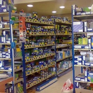 پخش عمده لوازم بدنه فردا موتور
پخش عمده لوازم بدنه فردا موتور  نمایندگی قطعات فردا موتور لوازم یدکی فردا موتور sx5  لوازم یدکی فردا موتورز

پخش عمده لوازم بدنه فردا موتور به عنوان یکی از پیشروهای صنعت خودروسازی در ایران، نقشی بی‌بدیل در تأمین نیازهای بازار لوازم یدکی دارد. پخش عمده لوازم بدنه فردا موتور به دلیل تنوع و کیفیت محصولات خود، توانسته است اعتماد مشتریان را جلب کرده و به یکی از انتخاب‌های نخست مشتریان تبدیل شود. در این پلتفرم، انواع لوازم بدنه خودرو شامل سپر، چراغ، درب و سایر قطعات با بالاترین کیفیت و قیمت‌های رقابتی عرضه می‌شود.
یکی از مزایای پخش عمده لوازم بدنه فردا موتور، امکان دسترسی به محصولات اصل و با کیفیت بالا هست. این فروشگاه با ارتباطات قوی خود با تولیدکنندگان معتبر، توانسته است تضمین کند که محصولات ارائه‌شده به‌صورت عمده، همواره استانداردهای لازم را داشته باشند. همچنین، پخش عمده لوازم بدنه فردا موتور خدمات ویژه‌ای نظیر ارسال سریع و پاسخگویی به سوالات مشتریان را ارائه می‌دهد که تجربه خرید مطمئنی را برای آنها به همراه می‌آورد.
بدون شک، پخش عمده لوازم بدنه فردا موتور یک گزینه عالی برای مغازه‌داران و تعمیرگاه‌ها به‌حساب می‌آید. این فروشگاه با ارائه تخفیف‌های ویژه برای خریدهای عمده، فرصتی مناسب برای افزایش سودآوری فراهم می‌کند. به‌علاوه، پخش عمده لوازم بدنه فردا موتور همواره در تلاش است تا با بهره‌گیری از بازخوردهای مشتریان، خدمات خود را بهبود بخشد و محصولات جدیدی را به سبد کالایی خود اضافه کند.
در نتیجه، اگر به دنبال یک تأمین‌کننده مطمئن برای خرید عمده لوازم بدنه هستید، پخش عمده لوازم بدنه فردا موتور بهترین انتخاب برای شما است. إن برنامه‌ریزی برای خرید از این فروشگاه، به شما کمک خواهد کرد تا از کیفیت و قیمت مناسب بهره‌مند شوید.

نمایندگی قطعات فردا موتور
نمایندگی قطعات فردا موتور و پخش عمده لوازم بدنه فردا موتور به عنوان یکی از معتبرترین مراکز عرضه قطعات یدکی خودرو در کشور شناخته می‌شود. این نمایندگی با هدف ارائه محصولات با کیفیت و قیمت مناسب تاسیس شده و مشتریان می‌توانند با اطمینان خاطر از آن خرید کنند. نمایندگی قطعات فردا موتور به دلیل ارائه طیف گسترده‌ای از محصولات، از جمله لوازم بدنه، موتوری و برقی خودرو، همیشه جزو اولین گزینه‌های مشتریان است.
بازرگانی سعید همچنین به‌عنوان یکی از نمایندگان فعال در ارائه محصولات نمایندگی قطعات فردا موتور شناخته می‌شود. این بازرگانی با همکاری نزدیک با نمایندگی قطعات فردا موتور شرایط خرید بهتری را برای مشتریان فراهم کرده و به آن‌ها خبر می‌دهد که همیشه از جدیدترین محصولات و فناوری‌ها بهره‌مند شوند. بازرگانی سعید با ارائه مشاوره تخصصی و خدمات پس از فروش، به مشتریان کمک می‌کند تا انتخاب بهتری داشته باشند.
نمایندگی قطعات فردا موتور نه تنها به فروش قطعات می‌پردازد، بلکه با آموزش و اطلاع‌رسانی به مشتریان، سعی در ارتقاء سطح آگاهی آن‌ها دارد. این مسئله موجب می‌شود تا مشتریان بتوانند از قطعات خریداری شده به بهترین نحو استفاده کنند و عمر مفید خودروهای خود را افزایش دهند.
به‌طور خلاصه، نمایندگی قطعات فردا موتور و بازرگانی سعید در پخش عمده لوازم بدنه فردا موتور همواره در تلاشند تا با کیفیت‌ترین خدمات و محصولات را به مشتریان ارائه دهند و به نیازهای آن‌ها پاسخگو باشند.

لوازم یدکی فردا موتور sx5
لوازم یدکی فردا موتور SX5 یکی از بخش‌های حیاتی در نگهداری و بهینه‌سازی عملکرد این خودرو محبوب به شمار می‌آید. برای اطمینان از اینکه خودرو همیشه در بهترین حالت خود عمل کند، و بهترین خدمات پخش عمده لوازم بدنه فردا موتور را بگیرید، بهره‌گیری از لوازم یدکی فردا موتور SX5 اهمیت زیادی دارد. در ادامه به دلایلی اشاره می‌کنیم که استفاده از این لوازم یدکی را ضروری می‌سازد 
1.	کیفیت بالا لوازم یدکی فردا موتور SX5 دارای استانداردهای بالایی هستند که باعث افزایش طول عمر و کارایی خودرو می‌شوند.
2.	تنوع محصولات این لوازم شامل قطعات مختلفی از جمله لوازم موتوری، برقی و بدنه است که مشتریان می‌توانند براساس نیاز خود انتخاب کنند.
3.	قیمت مناسب با توجه به رقابت در بازار، لوازم یدکی فردا موتور SX5 با قیمت‌های مناسبی عرضه می‌شوند که امکان دسترسی بیشتر را برای مشتریان فراهم می‌کند.
4.	خدمات پس از فروش نمایندگی‌های معتبر لوازم یدکی فردا موتور SX5 خدمات پس از فروش مناسبی ارائه می‌دهند که به مشتریان اطمینان خاطر می‌دهد.
برای خرید لوازم یدکی فردا موتور SX5 می‌توانید به وب‌سایت بازرگانی سعید به آدرس [httpsbazarganisaeid.com](httpsbazarganisaeid.com) مراجعه کنید. این وب‌سایت به‌عنوان یک منبع معتبر، طیف گسترده‌ای از لوازم یدکی فردا موتور SX5 را ارائه می‌دهد و می‌تواند شما را در انتخاب بهترین قطعات یاری کند. با انتخاب لوازم یدکی فردا موتور SX5، به ارتقاء کارایی و ایمنی خودرو خود کمک کنید.


لوازم یدکی فردا موتورز
لوازم یدکی فردا موتورز بخش مهمی از نگهداری و تعمیرات خودروهای این برند را تشکیل می‌دهد. استفاده از لوازم یدکی فردا موتورز نه ‌تنها به بهبود عملکرد خودرو کمک می‌کند، بلکه عمر مفید آن را نیز افزایش می‌دهد. این لوازم به‌گونه‌ای طراحی شده‌اند که با استانداردهای کیفی بالا تولید می‌شوند و منجر به افزایش ایمنی و راحتی در رانندگی می‌شوند.
لوازم یدکی فردا موتورز شامل انواع قطعات مختلف است که می‌توان به آن‌ها اشاره کرد. پخش عمده لوازم بدنه فردا موتور شامل لوازم موتوری، ترمزها، سیستم تعلیق، قطعات الکتریکی و بسیاری دیگر هستند. انتخاب صحیح و استفاده از لوازم یدکی فردا موتورز، تأثیر زیادی بر عملکرد کلی خودروی شما خواهد داشت.
امروزه، بازار عرضه لوازم یدکی فردا موتورز به‌طور قابل توجهی رشد کرده است و شما می‌توانید این قطعات را از نظر کیفیت و قیمت بررسی کنید. مهم است که این لوازم را از فروشندگان معتبر تهیه کنید تا از کیفیت و اصالت آن‌ها اطمینان حاصل کنید. 
پخش عمده لوازم بدنه فردا موتور